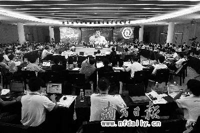 草根網(wǎng)民高峰論壇舉行現(xiàn)場(chǎng)不設(shè)主席臺(tái)