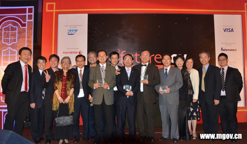 未來政府獎?lì)C獎晚會兩岸代表合影