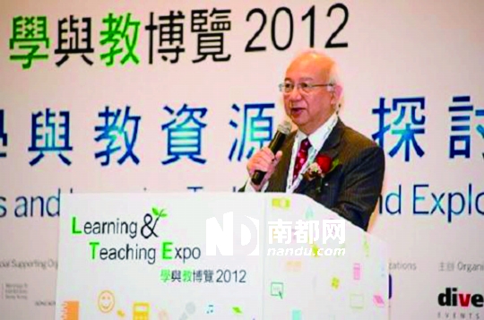 <p>&nbsp;&nbsp;&nbsp;&nbsp;政府資訊科技總監(jiān)賴錫璋在2012香港學(xué)與教博覽談?wù)W(wǎng)絡(luò)對(duì)教育的支持。</p>