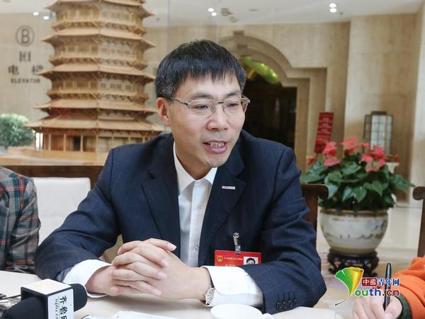 全國(guó)人大代表、浪潮集團(tuán)董事長(zhǎng)兼黨組書記孫丕恕接受記者采訪孫丕恕供圖