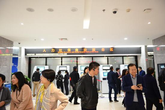 金華市行政服務中心內(nèi)。浙江省人社廳供圖