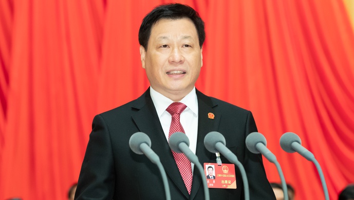 上海市第十五屆人民代表大會第三次會議今天上午開幕。上海市市長應(yīng)勇作《政府工作報告》。