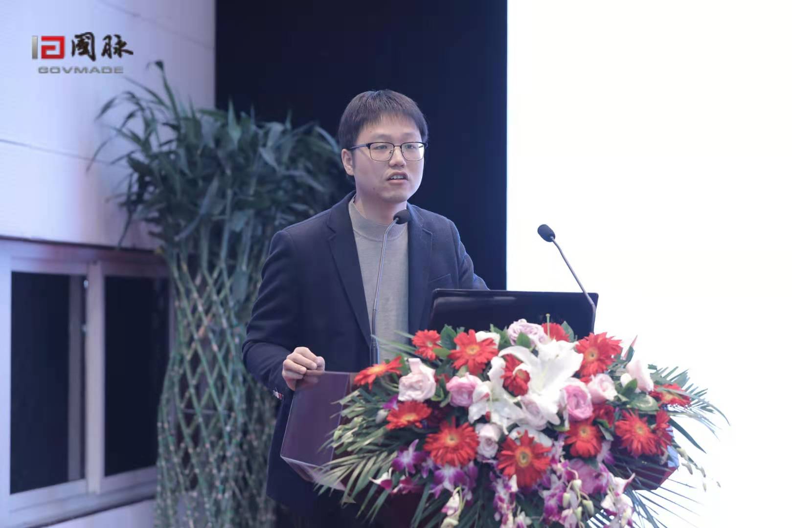 何益挺.jpg 何益挺.jpg