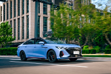 星瑞、長安UNI-V組團(tuán)找艾瑞澤8掰手腕，后者：我讓你們雙手都用上