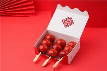 來糖?；?，吃小串冰糖葫蘆，滿滿的童年回憶