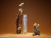 無(wú)懼歲月，重?zé)ü獠守汝乐k齡精華露還原自然好肌膚