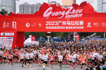 紅牛跑團(tuán)激情燃動(dòng)賽場(chǎng)，紅牛?維生素?；撬犸嬃现V馬完美收官！